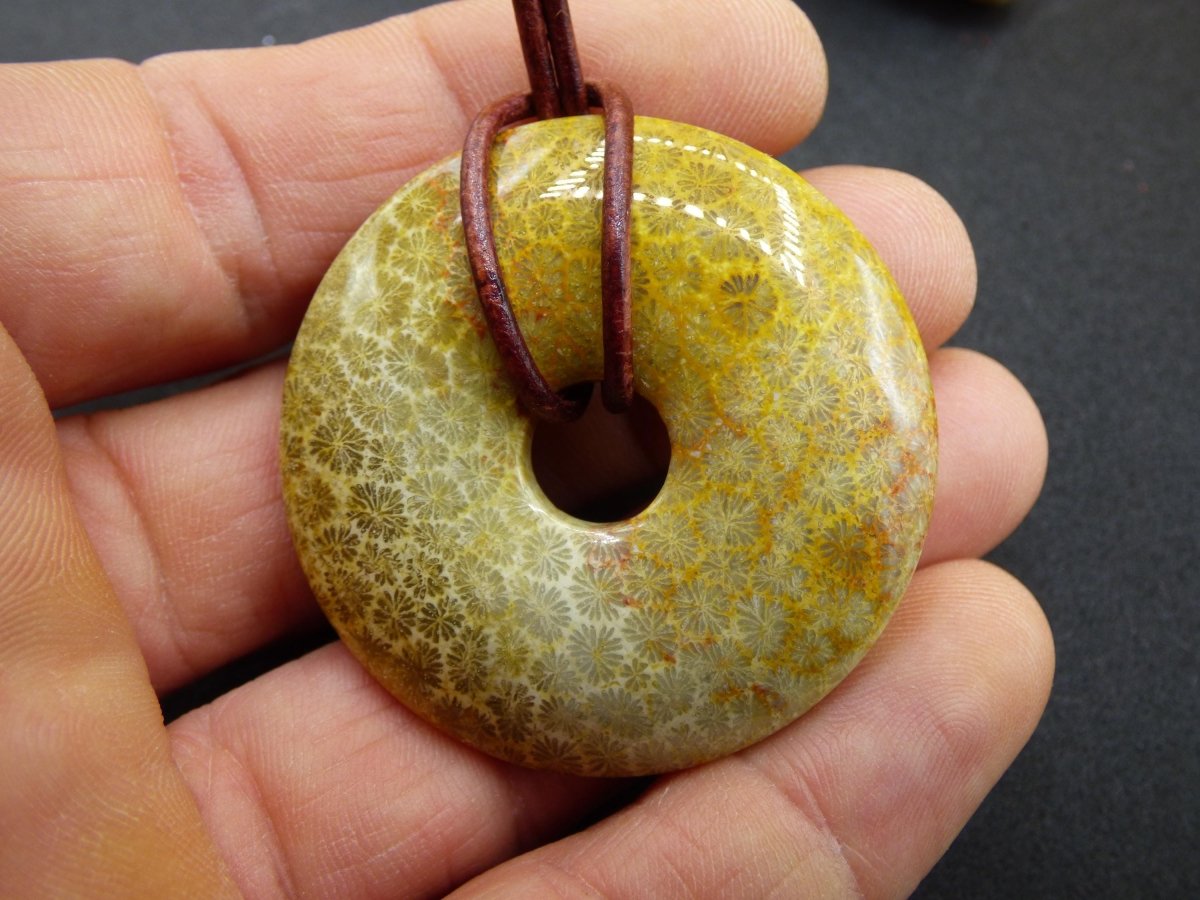 Versteinerte Koralle 40mm Edelstein Kette Heilstein Natur braun beige Energie Echt Rarität Schmuck Frau Mann Er Sie Bruder Geschenk Freundin - Art of Nature Berlin