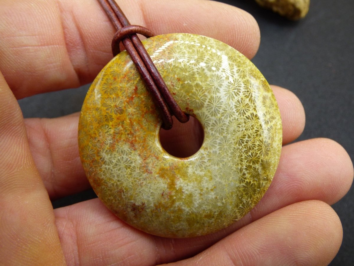 Versteinerte Koralle 40mm Edelstein Kette Heilstein Natur braun beige Energie Echt Rarität Schmuck Frau Mann Er Sie Bruder Geschenk Freundin - Art of Nature Berlin