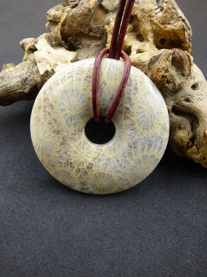 Versteinerte Koralle 40mm Edelstein Kette Heilstein Natur braun beige Energie Echt Rarität Schmuck Frau Mann Er Sie Bruder Geschenk Freundin - Art of Nature Berlin