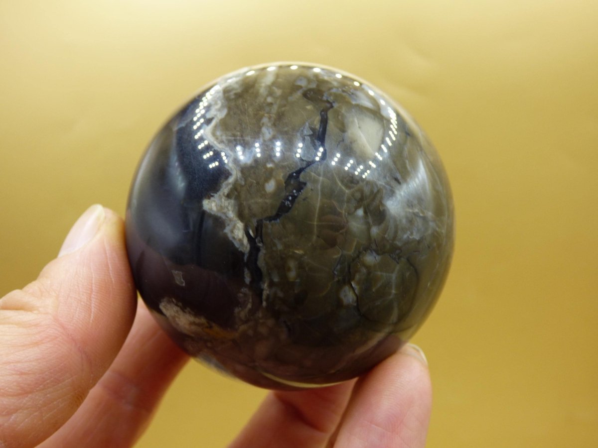 Volcanic Achat - Edelstein Kugel Deko Sphere Massage Kristall schwarz Sammler Meditation Heilstein Frau Mann Geschenk Er Sie Haus Energie - Art of Nature Berlin