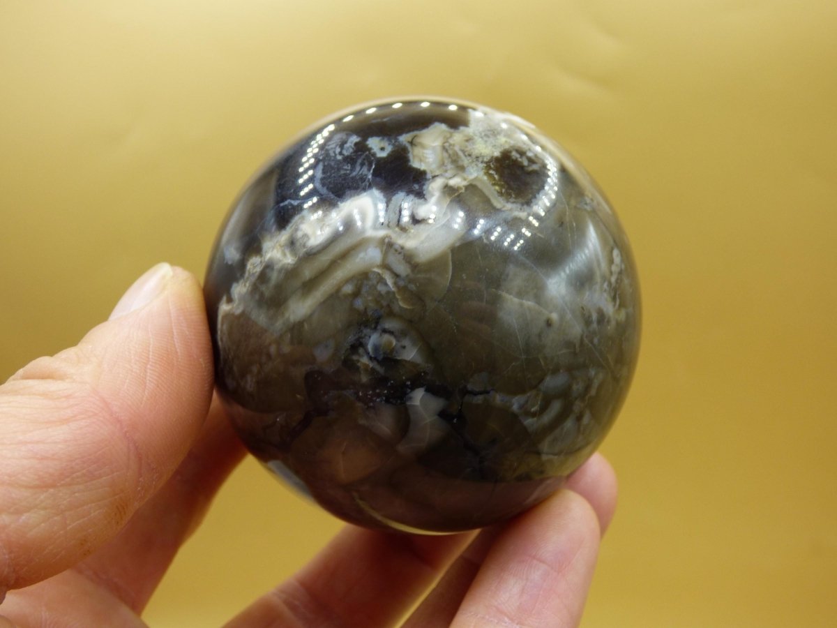 Volcanic Achat - Edelstein Kugel Deko Sphere Massage Kristall schwarz Sammler Meditation Heilstein Frau Mann Geschenk Er Sie Haus Energie - Art of Nature Berlin