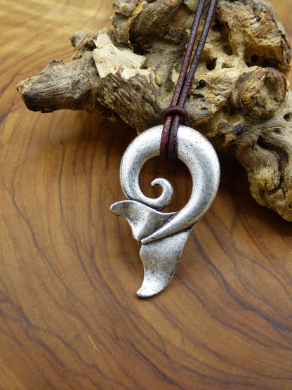 Walflosse Spirale Meer Surfer Amulet Kette Antik Silber Tibet HIPPIE GOA Boho Tibet Ethno Nature Esoterik Ethnic Lebensbaum Nacht - Art of Nature Berlin