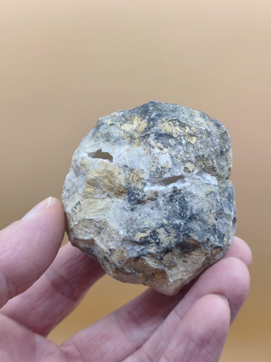 Weiße Calcit-Geode Ei Zweiteilige Kristallgeode mit glitzernder Kristallhöhle Mineralien Kristall Deko Geschenk Haus Wohnen Energie Unikat - Art of Nature Berlin