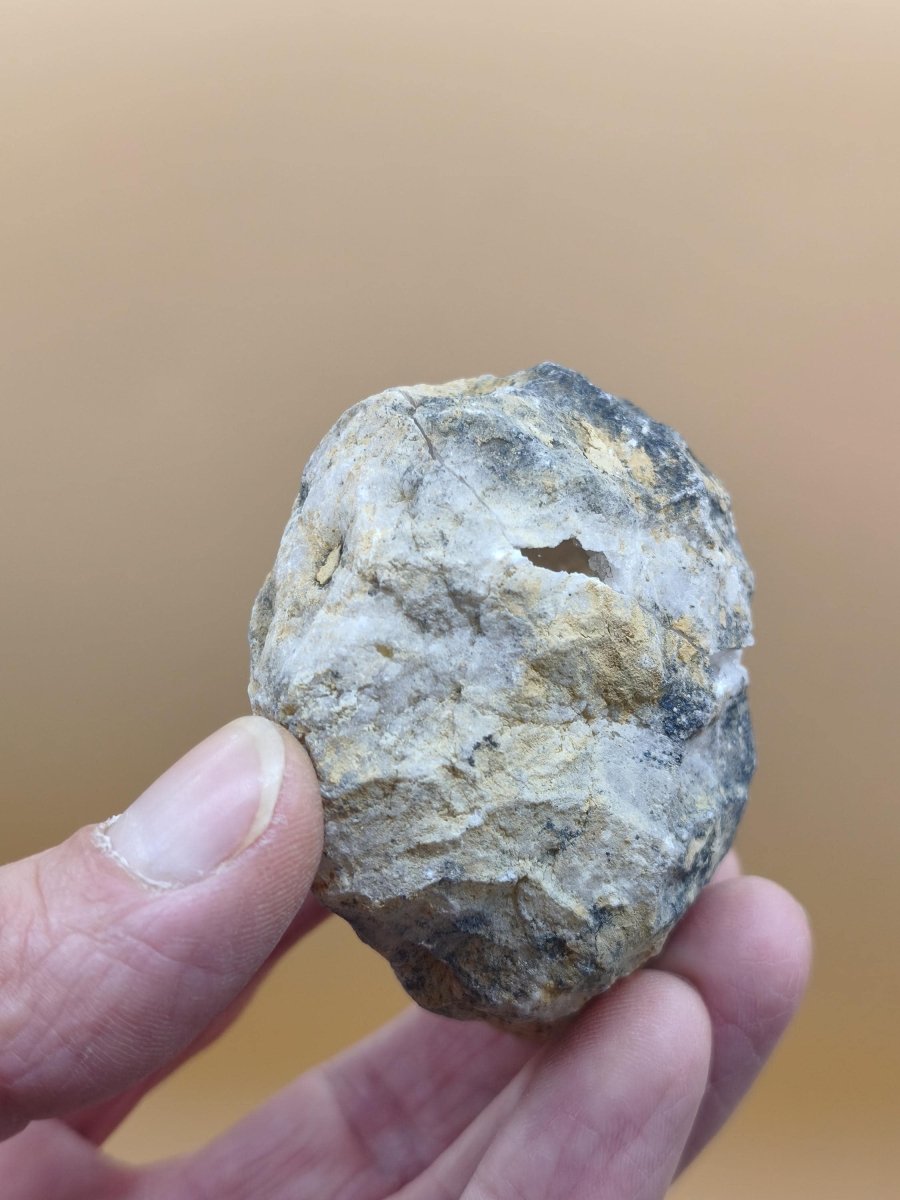 Weiße Calcit-Geode Ei Zweiteilige Kristallgeode mit glitzernder Kristallhöhle Mineralien Kristall Deko Geschenk Haus Wohnen Energie Unikat - Art of Nature Berlin