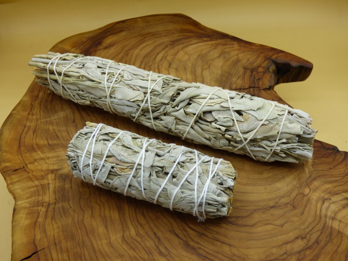 White Sage Smudge *California* Räuchern Smudge Holz Harze Schamanen Indianer Hexe Geschenk Weihrauch Salbei weiß Ruhe Schutz Spirit - Art of Nature Berlin