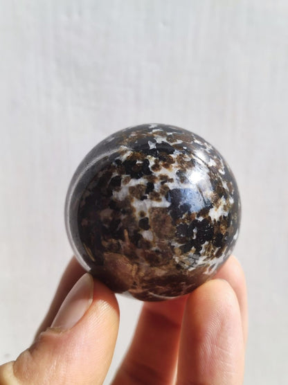 Willemite AAA *Rarität Edelstein Kugel Deko Sphere Kristall Haus Wohnen Meditation Heilstein Frau Mann Geschenk Er Sie Energie Kraft Sammler - Art of Nature Berlin