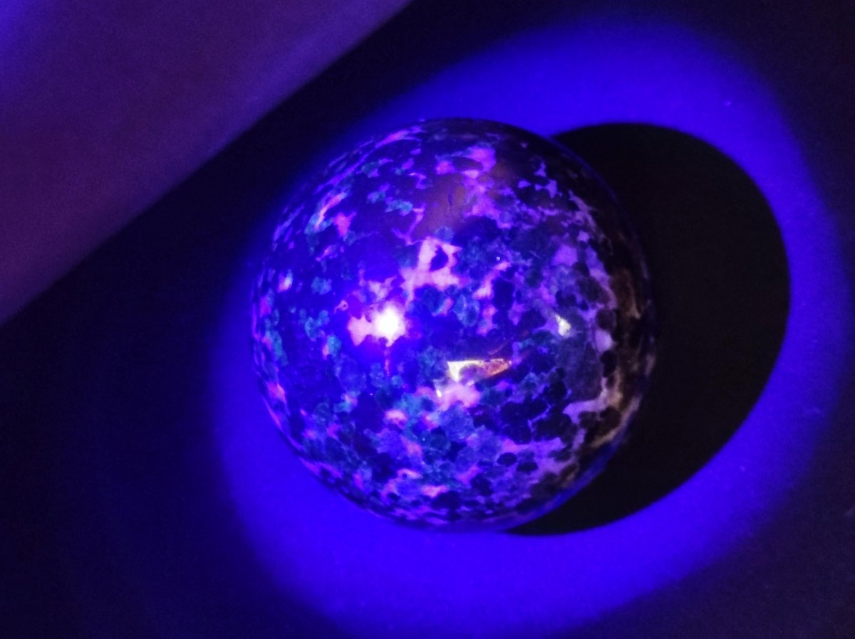 Willemite AAA *Rarität Edelstein Kugel Deko Sphere Kristall Haus Wohnen Meditation Heilstein Frau Mann Geschenk Er Sie Energie Kraft Sammler - Art of Nature Berlin