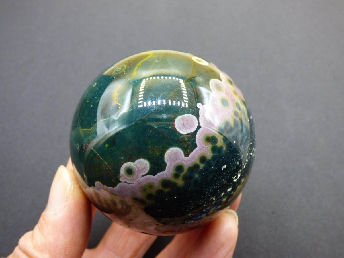 XL 8 Adern Ocean Jaspis Orbicular grün - Edelstein Kugel Natur Heilstein Deko Kristall Geschenk Er Sie Mann Frau Haus Wohnung Energie Selten - Art of Nature Berlin