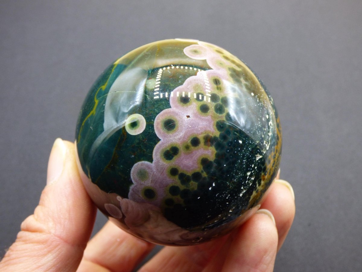 XL 8 Adern Ocean Jaspis Orbicular grün - Edelstein Kugel Natur Heilstein Deko Kristall Geschenk Er Sie Mann Frau Haus Wohnung Energie Selten - Art of Nature Berlin