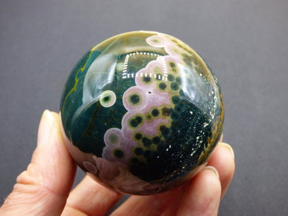 XL 8 Adern Ocean Jaspis Orbicular grün - Edelstein Kugel Natur Heilstein Deko Kristall Geschenk Er Sie Mann Frau Haus Wohnung Energie Selten - Art of Nature Berlin