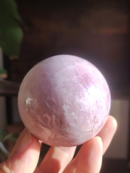 XL Kunzit rosa Schimmer Flash ~ Edelstein Kugel Deko Sphere Haus Wohn Kristall HIPPIE Heilstein Rarität Selten Geschenk Frau Geschenk Er Sie - Art of Nature Berlin
