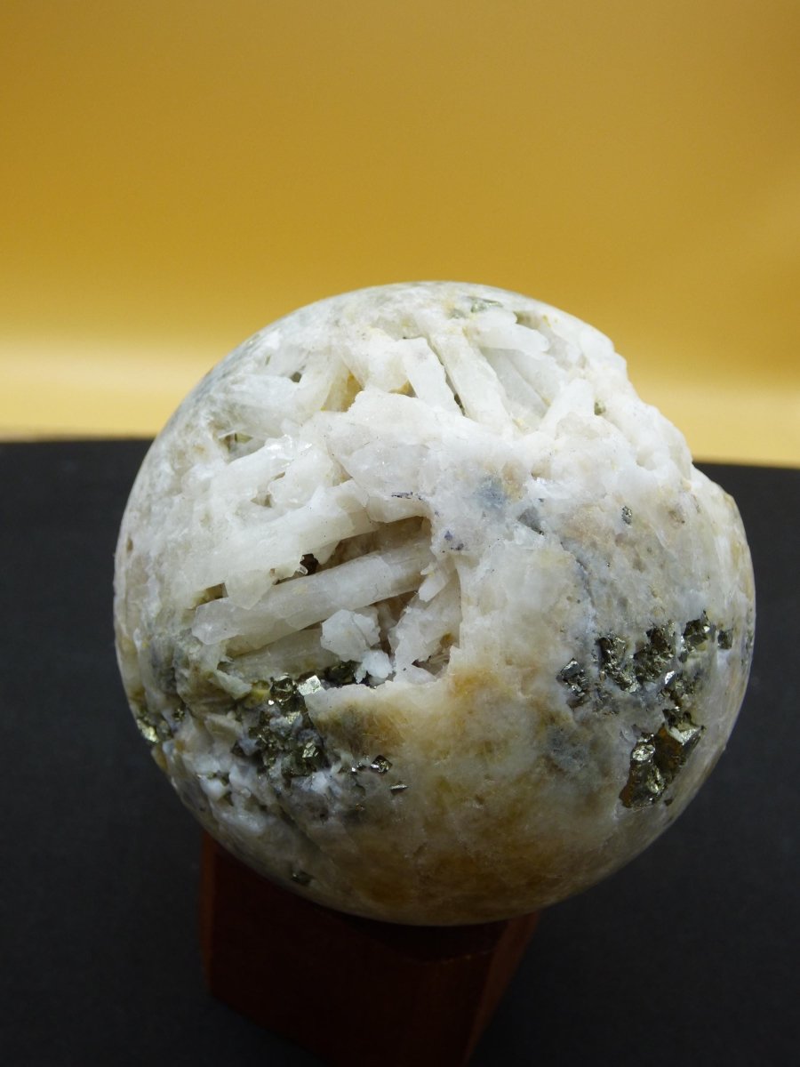 XL Quarz + Pyrit + Calcit Mineral Symbiose - Edelstein Kugel Geode Sammler Deko Kristall Heilstein Rund Ball Rarität Wohnen Geschenk - Art of Nature Berlin