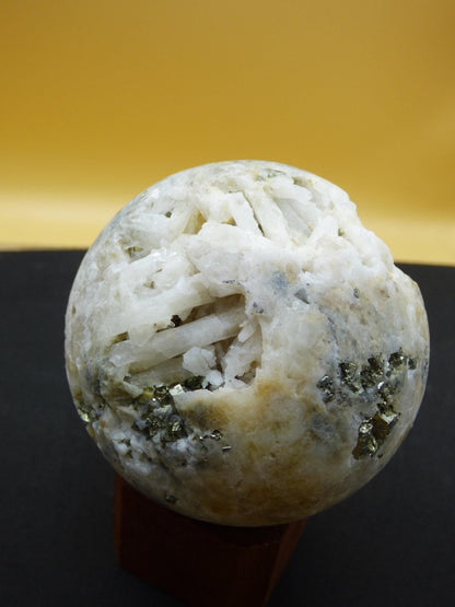 XL Quarz + Pyrit + Calcit Mineral Symbiose - Edelstein Kugel Geode Sammler Deko Kristall Heilstein Rund Ball Rarität Wohnen Geschenk - Art of Nature Berlin