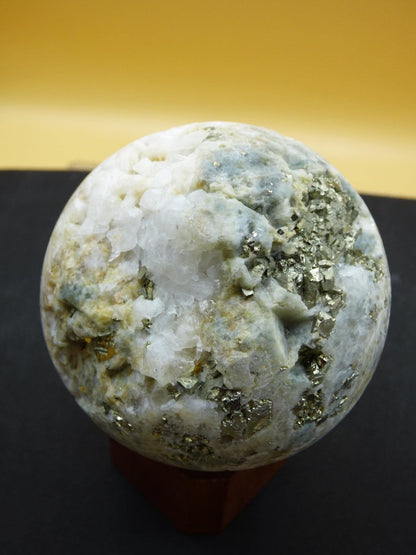 XL Quarz + Pyrit + Calcit Mineral Symbiose - Edelstein Kugel Geode Sammler Deko Kristall Heilstein Rund Ball Rarität Wohnen Geschenk - Art of Nature Berlin