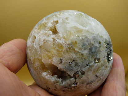 XL Quarz + Pyrit + Calcit Mineral Symbiose - Edelstein Kugel Geode Sammler Deko Kristall Heilstein Rund Ball Rarität Wohnen Geschenk - Art of Nature Berlin