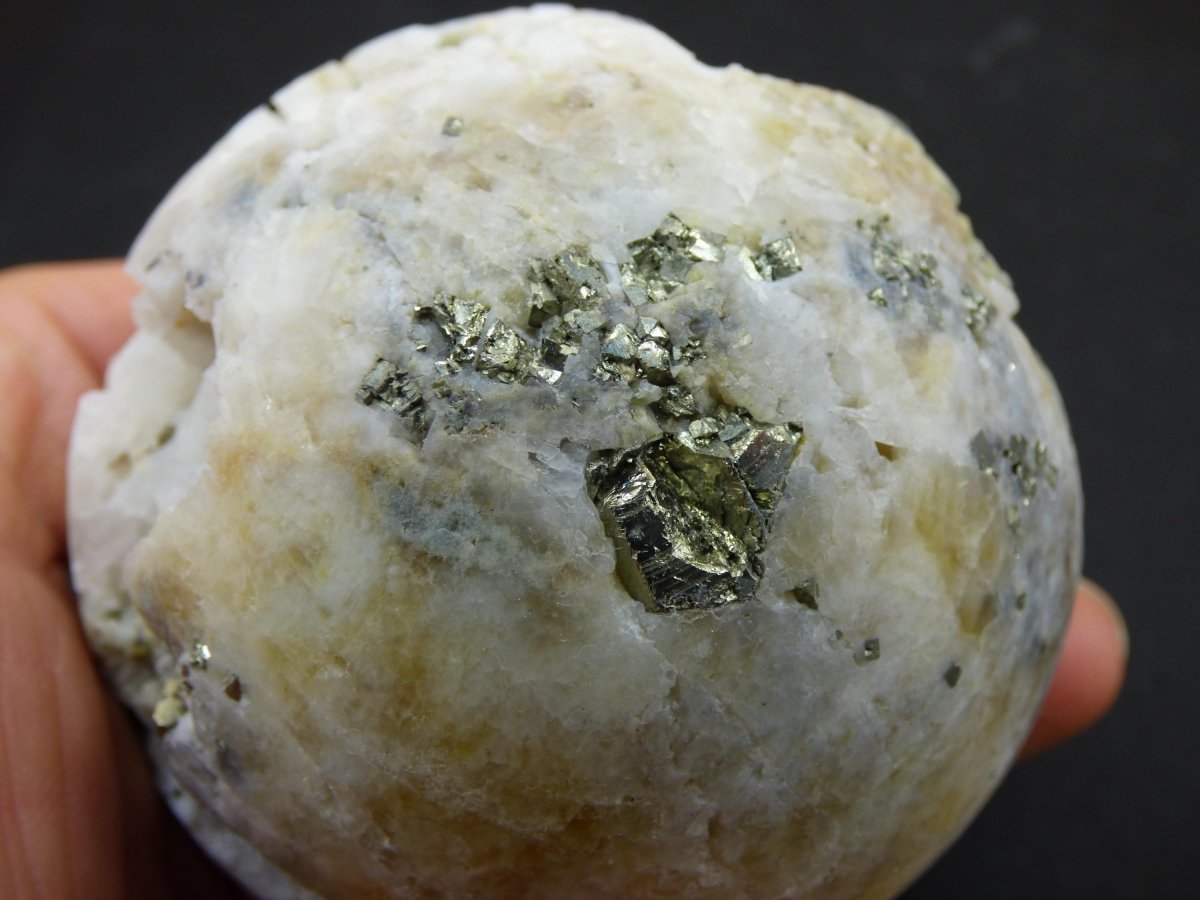 XL Quarz + Pyrit + Calcit Mineral Symbiose - Edelstein Kugel Geode Sammler Deko Kristall Heilstein Rund Ball Rarität Wohnen Geschenk - Art of Nature Berlin