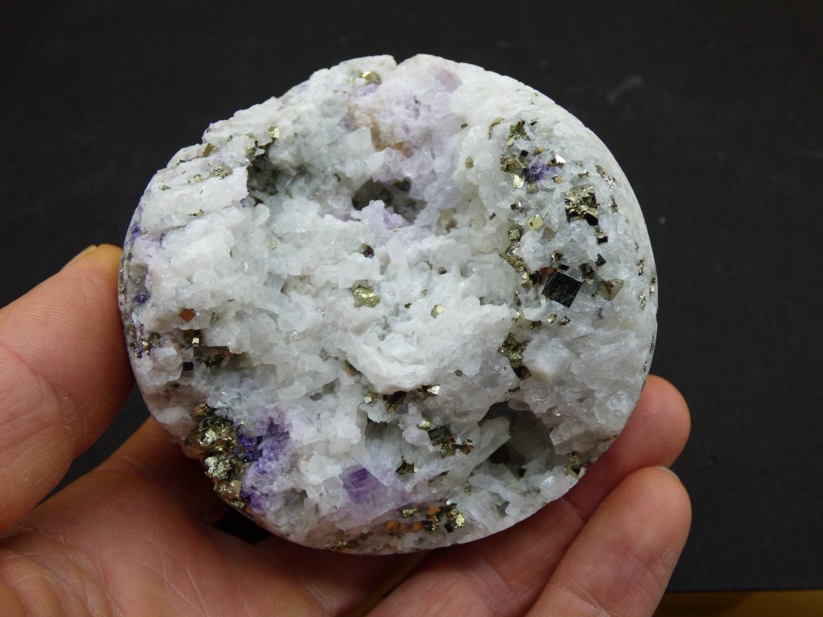 XL Quarz + Pyrit + Fluorit lila Mineral Symbiose - Edelstein Kugel Geode Sammler Deko Kristall Heilstein Rund Ball Rarität Wohnen Geschenk - Art of Nature Berlin