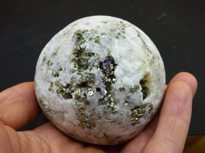 XL Quarz + Pyrit + Fluorit lila Mineral Symbiose - Edelstein Kugel Geode Sammler Deko Kristall Heilstein Rund Ball Rarität Wohnen Geschenk - Art of Nature Berlin