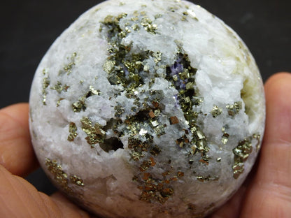 XL Quarz + Pyrit + Fluorit lila Mineral Symbiose - Edelstein Kugel Geode Sammler Deko Kristall Heilstein Rund Ball Rarität Wohnen Geschenk - Art of Nature Berlin