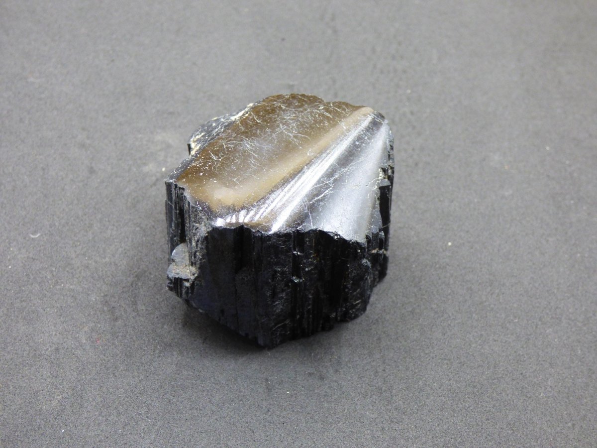 XL schwarzer Turmalin (Schörl) - Roh Anschliff - Deko Stufe groß Energie Heilung Strahlen Schutz Stein Heilstein Geschenk Haus Wohnung - Art of Nature Berlin