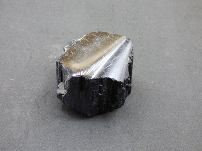 XL schwarzer Turmalin (Schörl) - Roh Anschliff - Deko Stufe groß Energie Heilung Strahlen Schutz Stein Heilstein Geschenk Haus Wohnung - Art of Nature Berlin