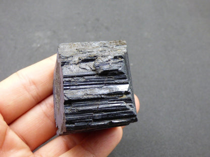 XL schwarzer Turmalin (Schörl) - Roh Anschliff - Deko Stufe groß Energie Heilung Strahlen Schutz Stein Heilstein Geschenk Haus Wohnung - Art of Nature Berlin