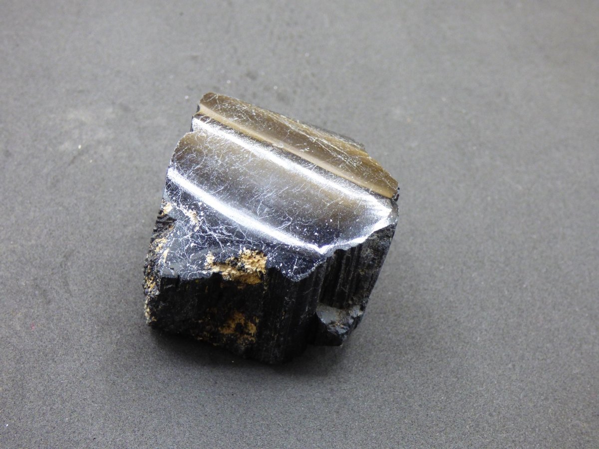 XL schwarzer Turmalin (Schörl) - Roh Anschliff - Deko Stufe groß Energie Heilung Strahlen Schutz Stein Heilstein Geschenk Haus Wohnung - Art of Nature Berlin