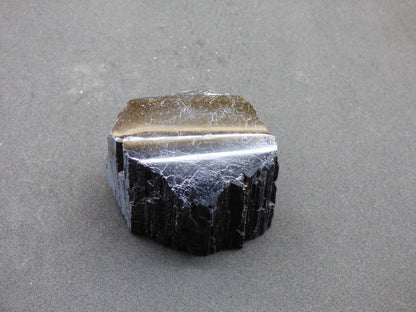 XL schwarzer Turmalin (Schörl) - Roh Anschliff - Deko Stufe groß Energie Heilung Strahlen Schutz Stein Heilstein Geschenk Haus Wohnung - Art of Nature Berlin