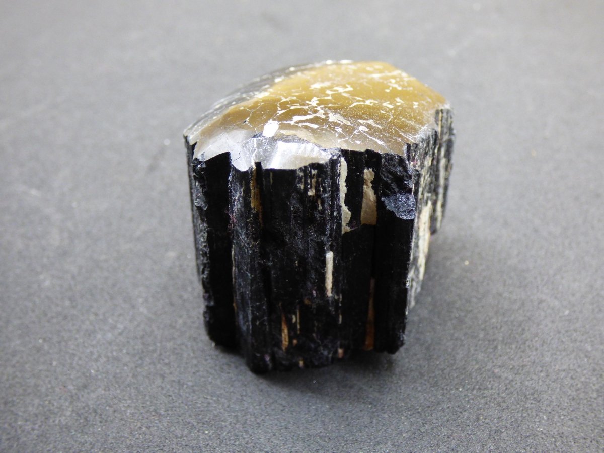 XL schwarzer Turmalin (Schörl) - Roh Anschliff - Deko Stufe groß Energie Heilung Strahlen Schutz Stein Heilstein Geschenk Haus Wohnung - Art of Nature Berlin