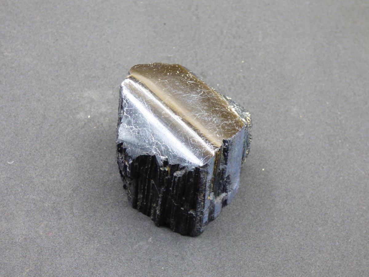 XL schwarzer Turmalin (Schörl) - Roh Anschliff - Deko Stufe groß Energie Heilung Strahlen Schutz Stein Heilstein Geschenk Haus Wohnung - Art of Nature Berlin