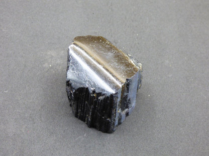 XL schwarzer Turmalin (Schörl) - Roh Anschliff - Deko Stufe groß Energie Heilung Strahlen Schutz Stein Heilstein Geschenk Haus Wohnung - Art of Nature Berlin