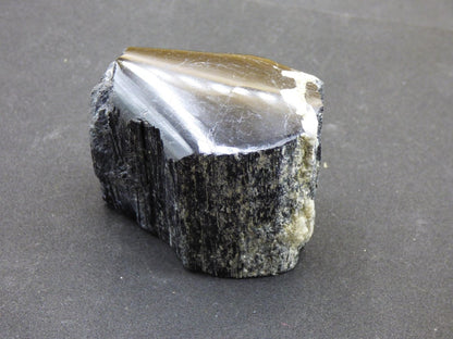 XL schwarzer Turmalin (Schörl) - Roh Anschliff - Deko Stufe groß Energie Heilung Strahlen Schutz Stein Heilstein Geschenk Haus Wohnung - Art of Nature Berlin