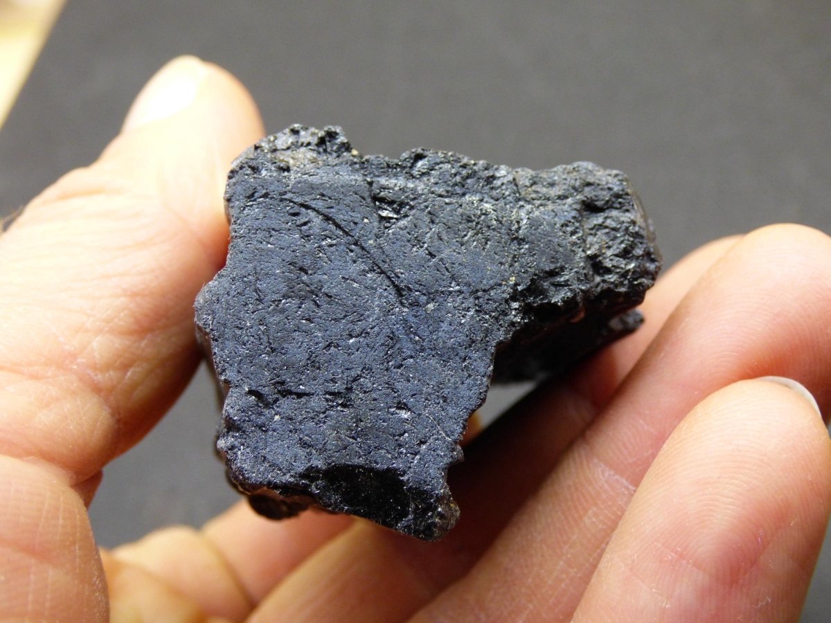 XL schwarzer Turmalin (Schörl) - Roh Anschliff - Deko Stufe groß Energie Heilung Strahlen Schutz Stein Heilstein Geschenk Haus Wohnung - Art of Nature Berlin