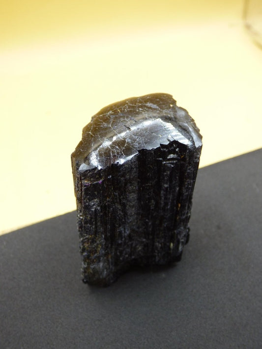 XL schwarzer Turmalin (Schörl) - Roh Anschliff - Deko Stufe groß Energie Heilung Strahlen Schutz Stein Heilstein Geschenk Haus Wohnung - Art of Nature Berlin