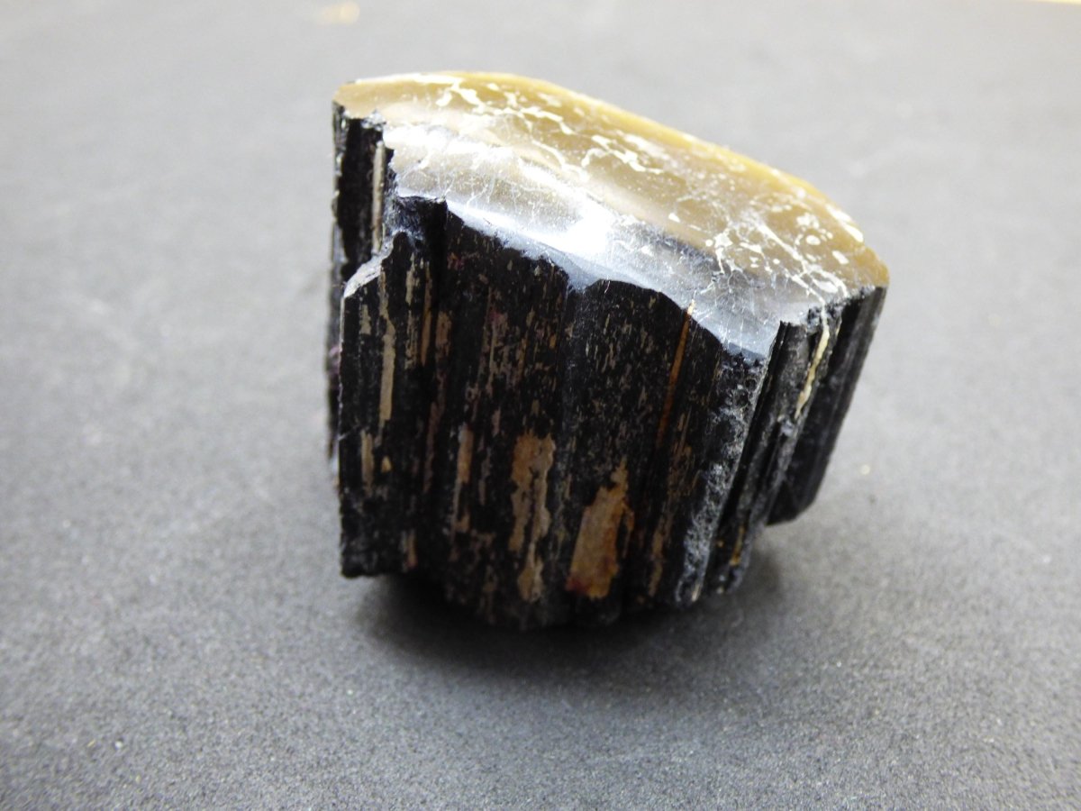 XL schwarzer Turmalin (Schörl) - Roh Anschliff - Deko Stufe groß Energie Heilung Strahlen Schutz Stein Heilstein Geschenk Haus Wohnung - Art of Nature Berlin