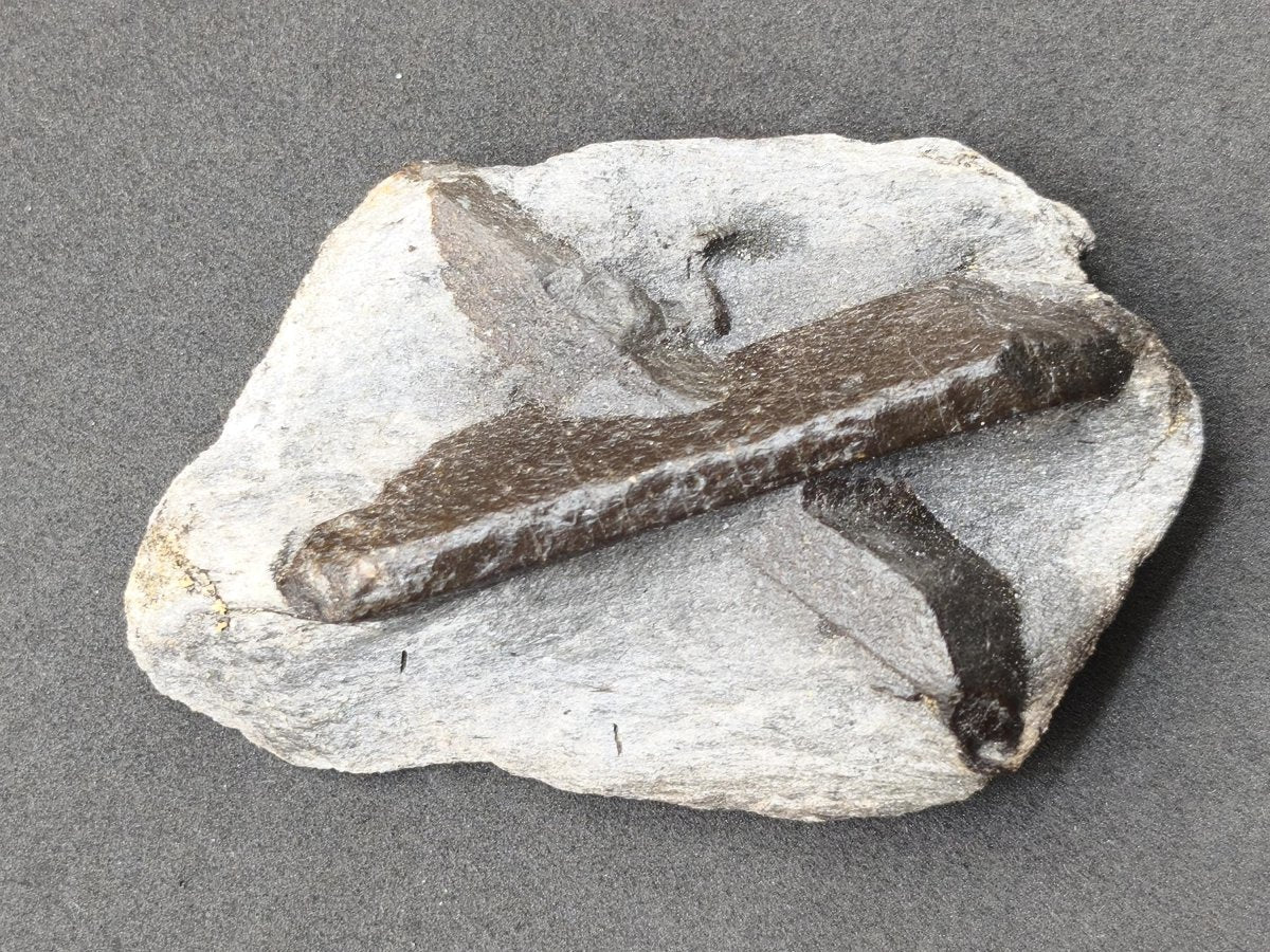XL STAUROLITE Kreuzstein X Roh Kristall Stufe Sammler Deko groß Energie Heilstein Schutz Geschenk Haus Wohnung - Art of Nature Berlin