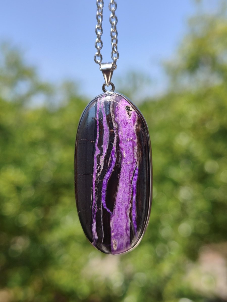 XL Sugilith / Sugilite AAA 925 Silber Fassung lila Edelstein Kette Natur Heilstein Energie Rarität Mann Frau Er Sie Geschenk Edel hochwertig - Art of Nature Berlin