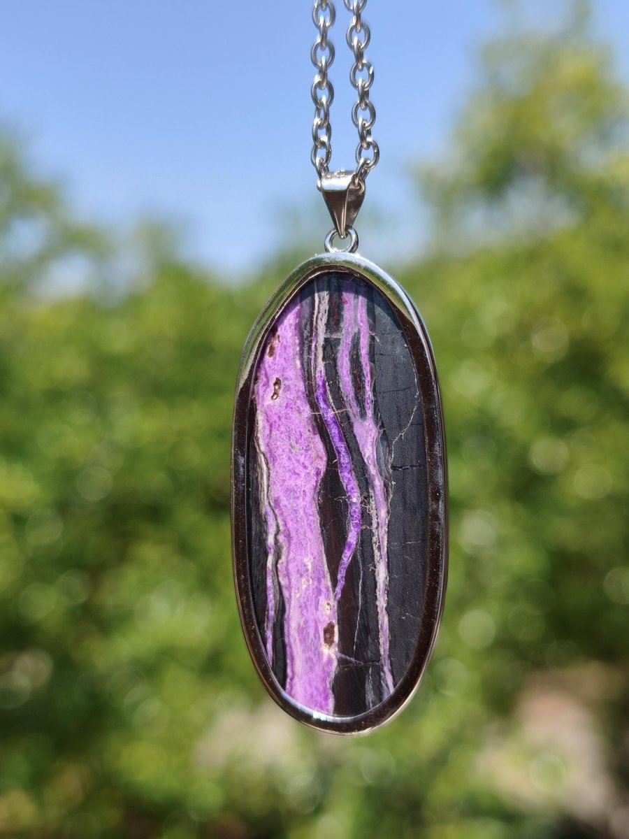 XL Sugilith / Sugilite AAA 925 Silber Fassung lila Edelstein Kette Natur Heilstein Energie Rarität Mann Frau Er Sie Geschenk Edel hochwertig - Art of Nature Berlin