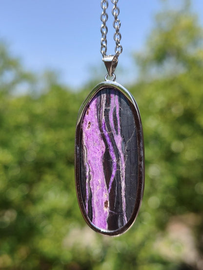 XL Sugilith / Sugilite AAA 925 Silber Fassung lila Edelstein Kette Natur Heilstein Energie Rarität Mann Frau Er Sie Geschenk Edel hochwertig - Art of Nature Berlin