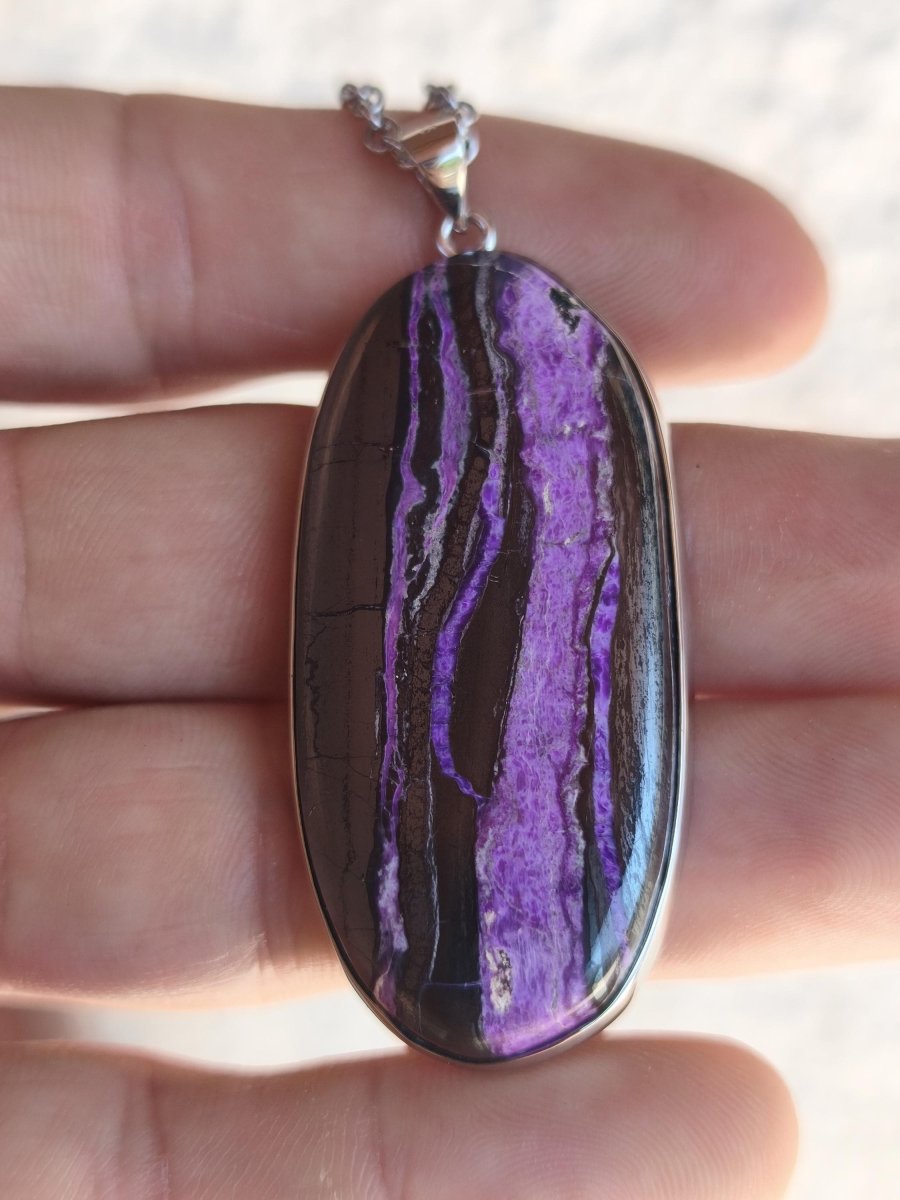 XL Sugilith / Sugilite AAA 925 Silber Fassung lila Edelstein Kette Natur Heilstein Energie Rarität Mann Frau Er Sie Geschenk Edel hochwertig - Art of Nature Berlin