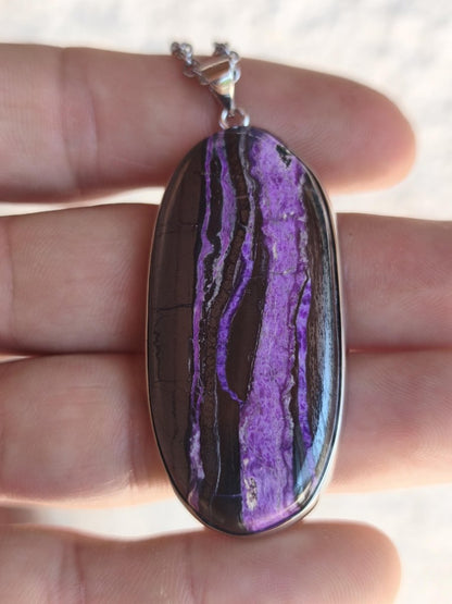 XL Sugilith / Sugilite AAA 925 Silber Fassung lila Edelstein Kette Natur Heilstein Energie Rarität Mann Frau Er Sie Geschenk Edel hochwertig - Art of Nature Berlin
