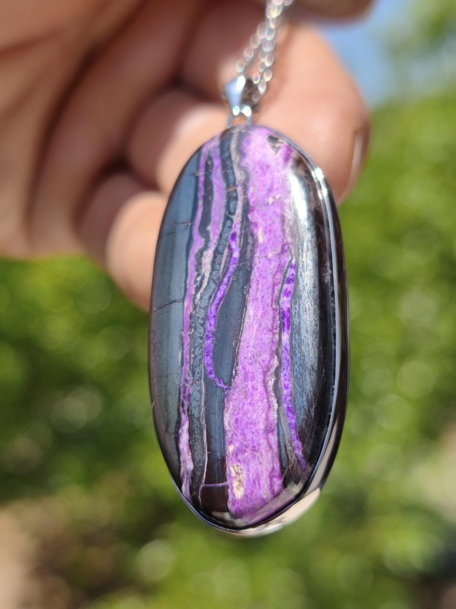 XL Sugilith / Sugilite AAA 925 Silber Fassung lila Edelstein Kette Natur Heilstein Energie Rarität Mann Frau Er Sie Geschenk Edel hochwertig - Art of Nature Berlin