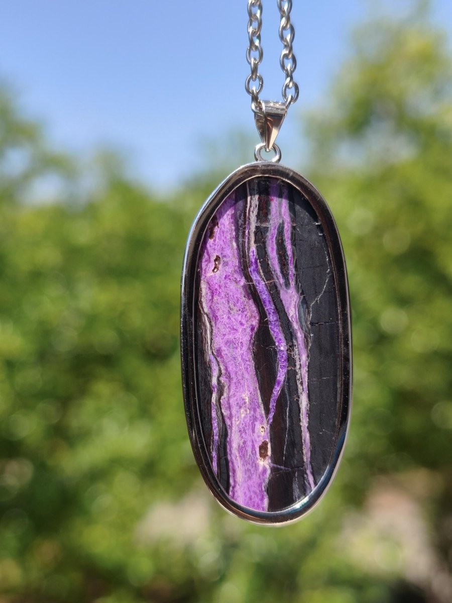 XL Sugilith / Sugilite AAA 925 Silber Fassung lila Edelstein Kette Natur Heilstein Energie Rarität Mann Frau Er Sie Geschenk Edel hochwertig - Art of Nature Berlin