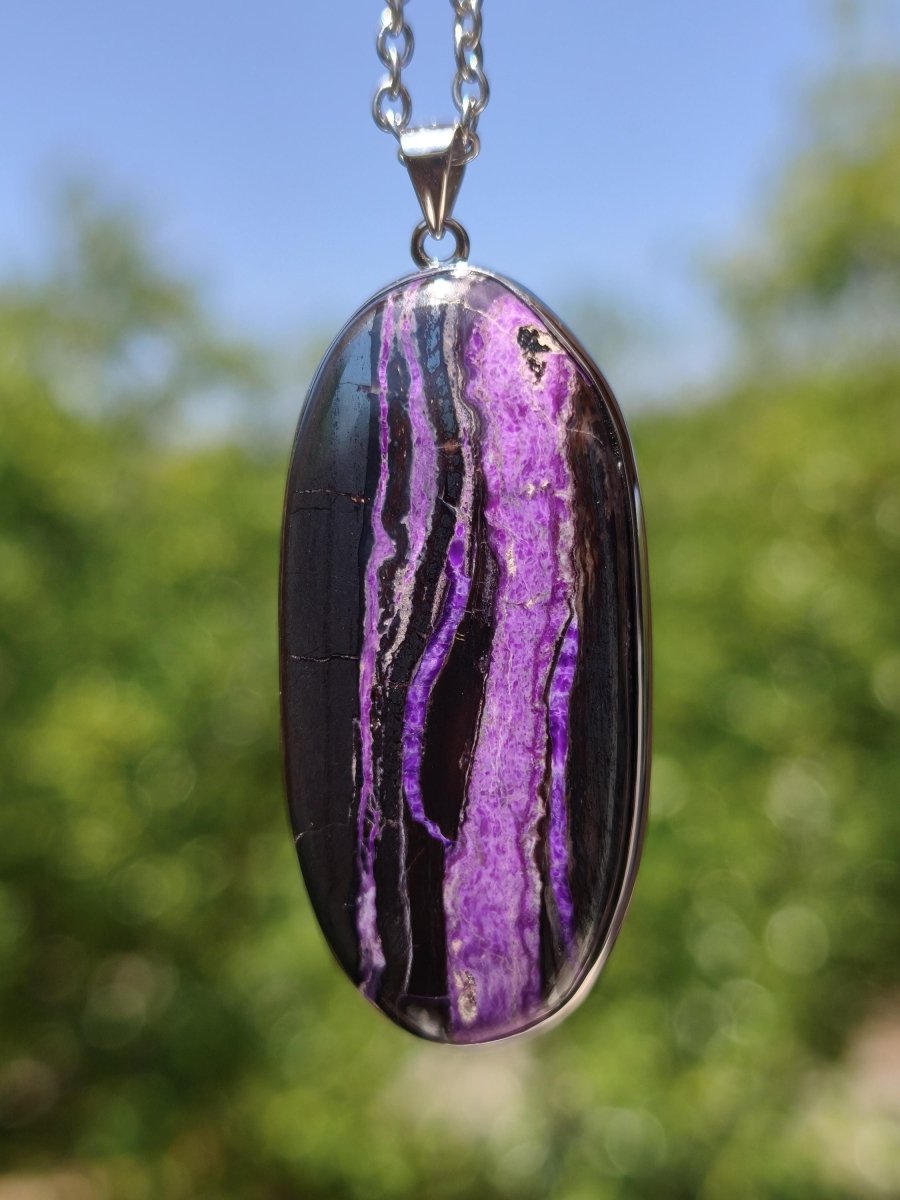 XL Sugilith / Sugilite AAA 925 Silber Fassung lila Edelstein Kette Natur Heilstein Energie Rarität Mann Frau Er Sie Geschenk Edel hochwertig - Art of Nature Berlin