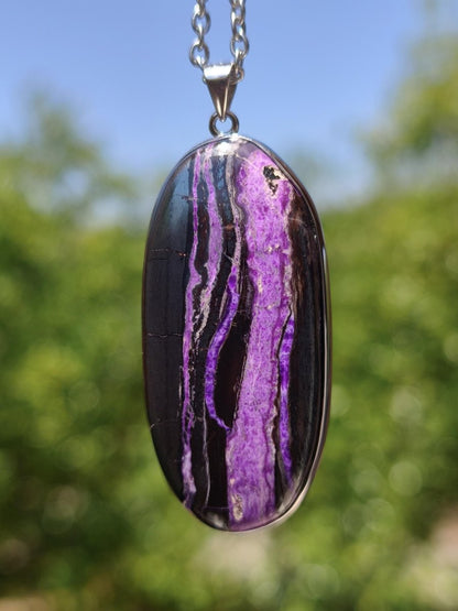 XL Sugilith / Sugilite AAA 925 Silber Fassung lila Edelstein Kette Natur Heilstein Energie Rarität Mann Frau Er Sie Geschenk Edel hochwertig - Art of Nature Berlin