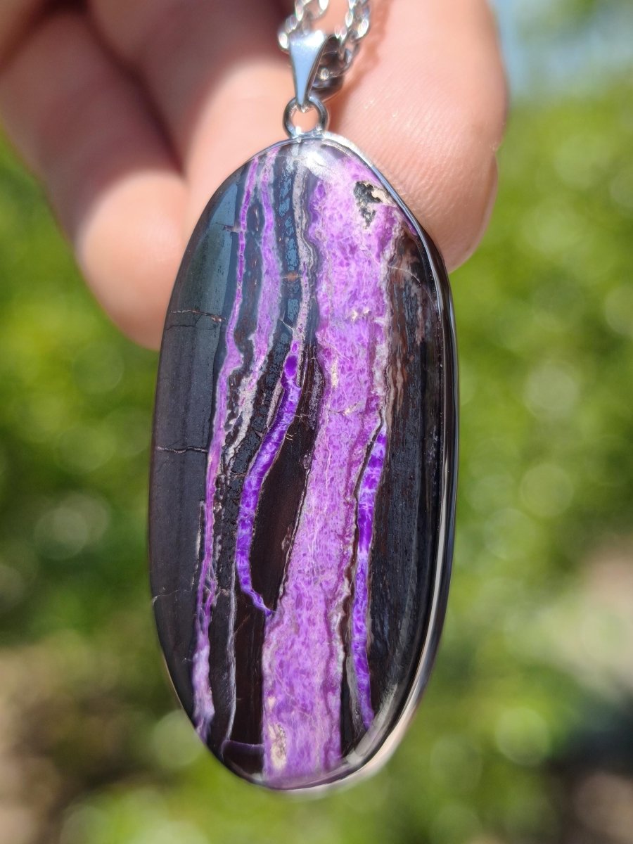 XL Sugilith / Sugilite AAA 925 Silber Fassung lila Edelstein Kette Natur Heilstein Energie Rarität Mann Frau Er Sie Geschenk Edel hochwertig - Art of Nature Berlin