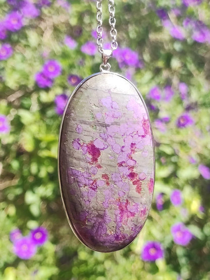 XL Sugilith / Sugilite inkl. 925 Silber Fassung lila Flieder Edelstein Kette Natur Heilstein Energie Rarität Mann Frau Er Sie Geschenk Edel - Art of Nature Berlin