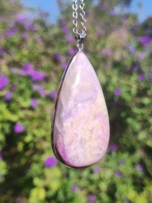 XL Sugilith / Sugilite inkl. 925 Silber Fassung lila Flieder Edelstein Kette Natur Heilstein Energie Rarität Mann Frau Er Sie Geschenk Edel - Art of Nature Berlin