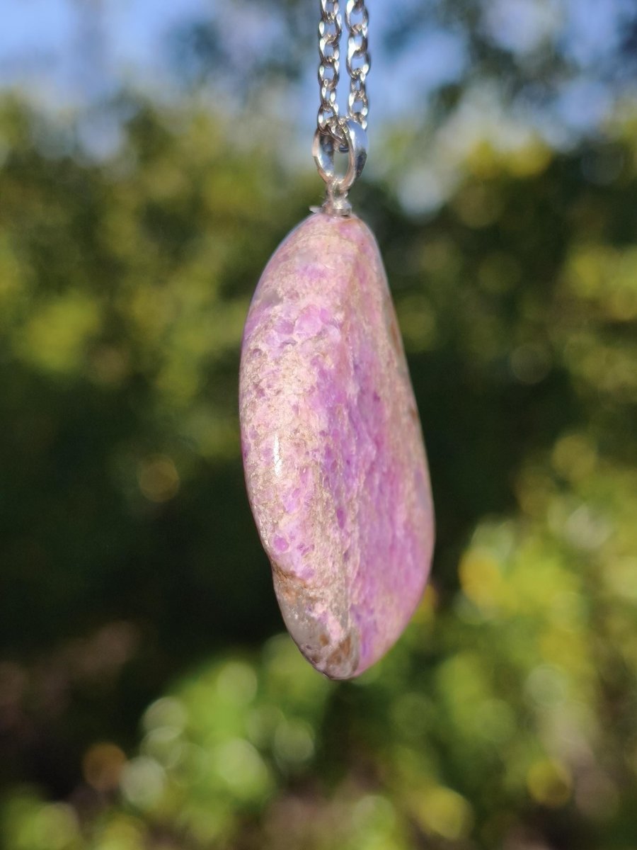 XL Sugilith / Sugilite Kette inkl. 925 Silberöse lila Edelstein Unikat Ethno Natur Heilstein Rarität Selten Flash Wow Sammler Investition - Art of Nature Berlin