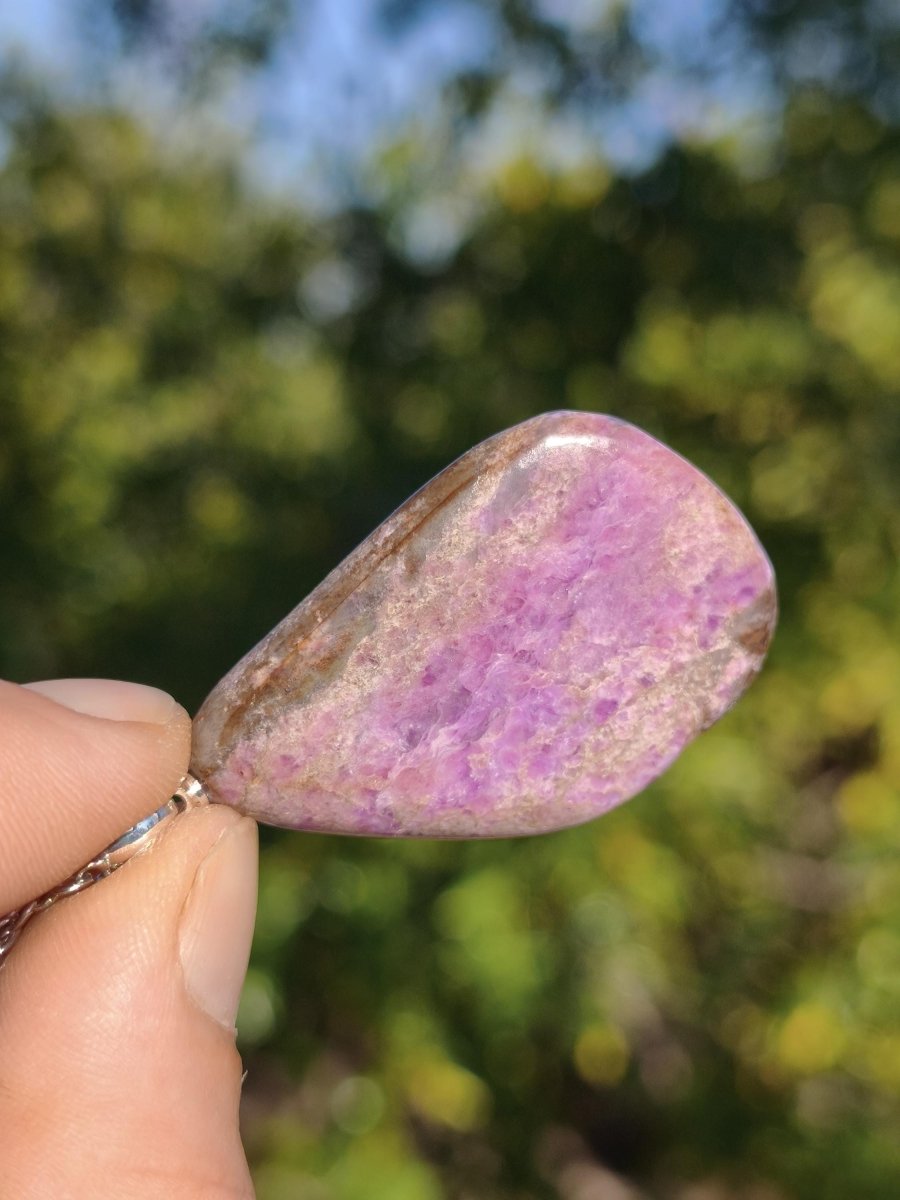 XL Sugilith / Sugilite Kette inkl. 925 Silberöse lila Edelstein Unikat Ethno Natur Heilstein Rarität Selten Flash Wow Sammler Investition - Art of Nature Berlin